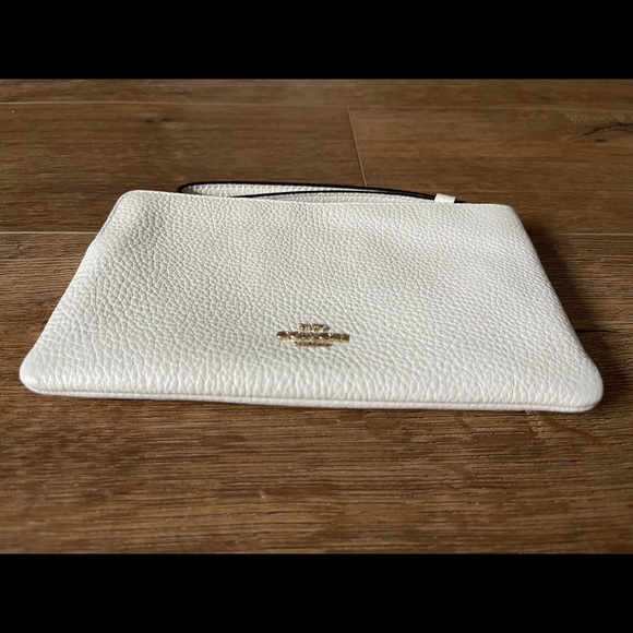 COACH-NWT Woodstock Leather Wristlet - Picture 3 of 13